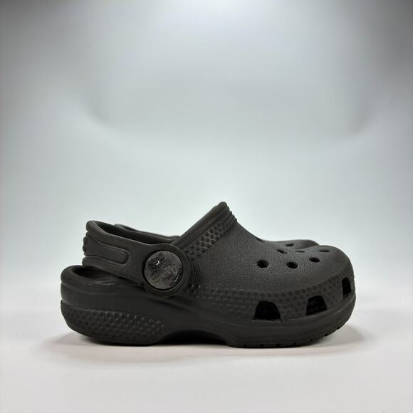 Crocs Classic Clog Black Slip On Comfort Sandals Lightweight Shoes Kids Size 5 - Picture 1 of 9